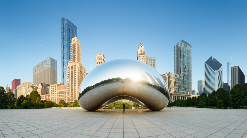 panoramic image of the Cloud Gate in Chicago